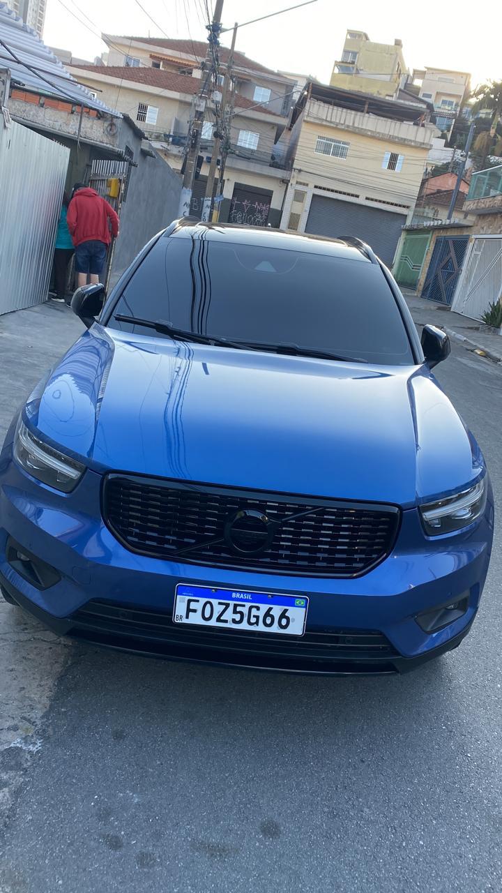 Veículo azul com acabamento restaurado pela Brazilian PDR