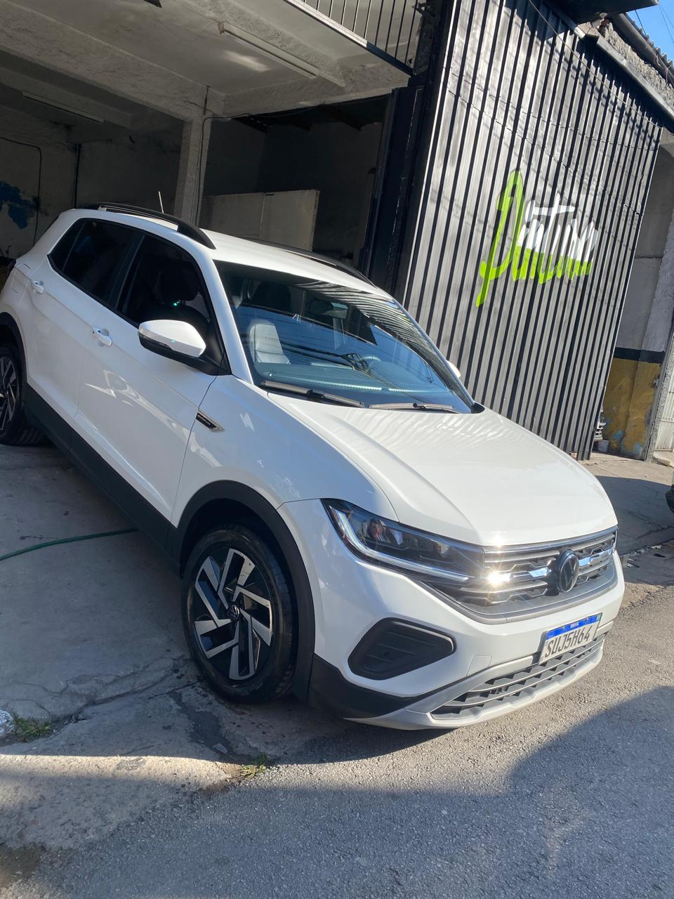 SUV branco após serviço da Brazilian PDR
